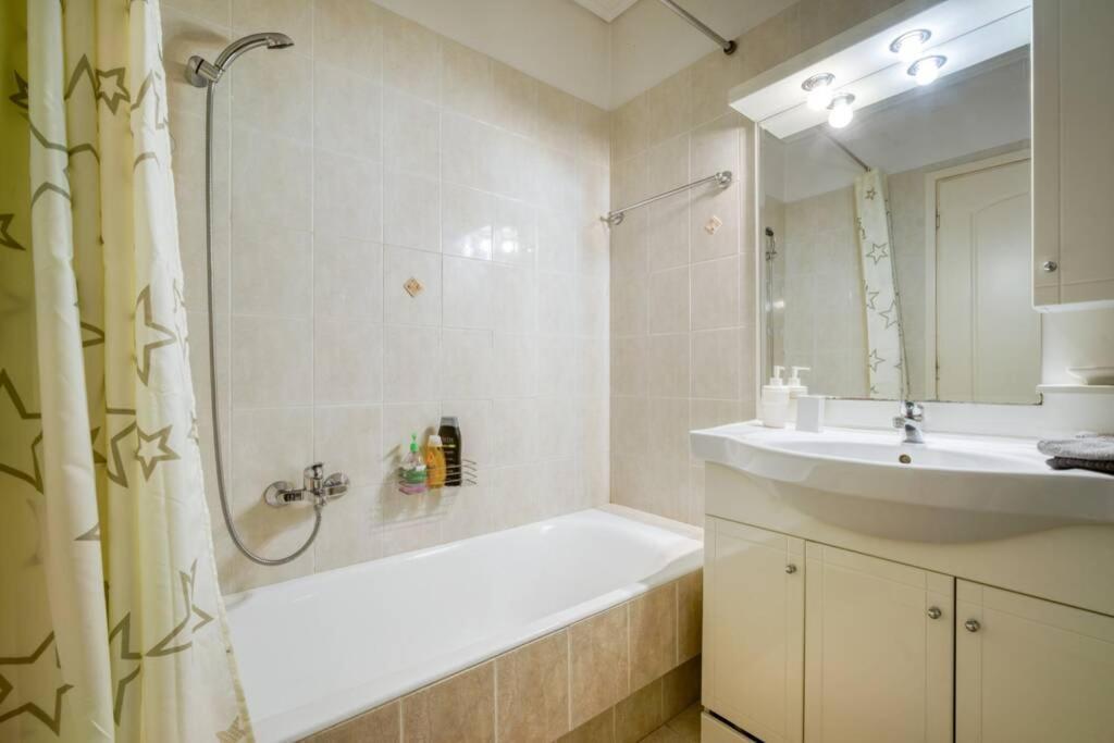 Spacious Family Flat Near Parthenon Free Parking Athens Ngoại thất bức ảnh